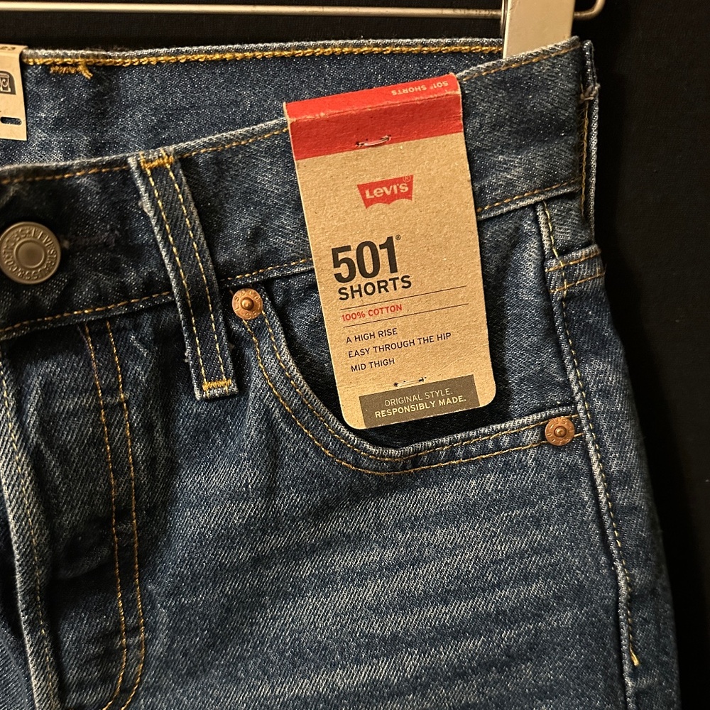 Levi’s Women’s 501 Mid Thigh Medium Dark Wash Shorts Sz 23 NWT